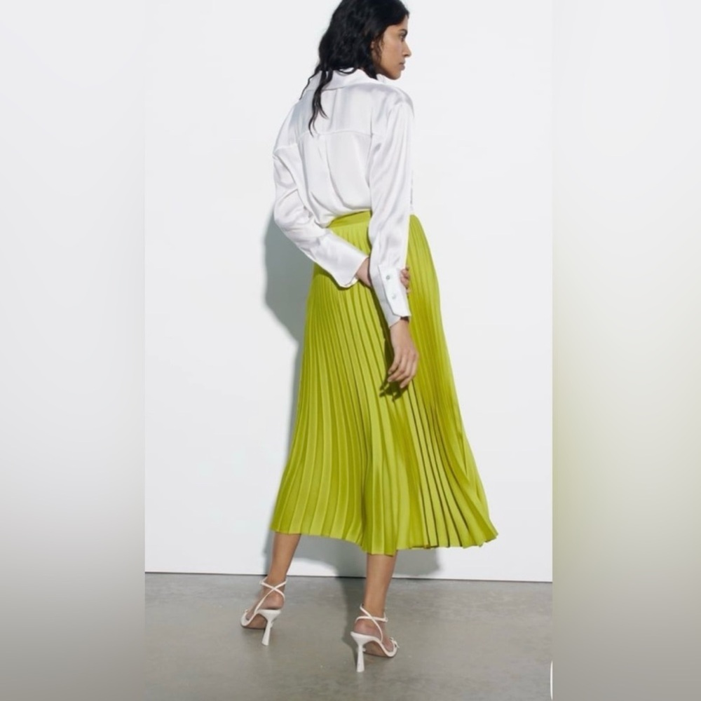 Zara limited edition neon green pleated midi skirt - Picture 3 of 15
